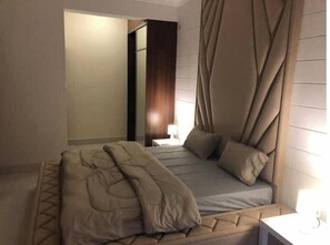 4 bedrooms - Private Beach with Private Pool Villa (amwaj island)