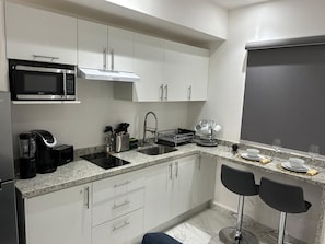 Microwave, coffee/tea maker, toaster, blender
