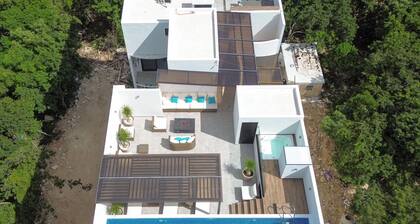 Modern vacation apartment with gym, jacuzzi, rooftop pool and sauna.