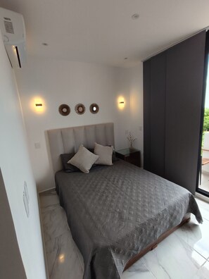 1 habitación, tabla de planchar con plancha, wifi gratis y ropa de cama 