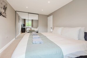 3 habitaciones, tabla de planchar con plancha, wifi y ropa de cama