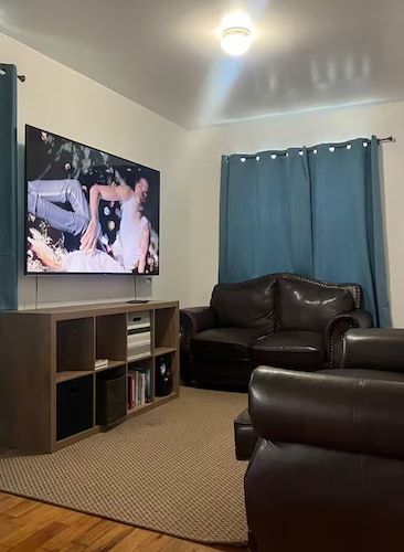 Charming 1-bedroom apartment with WiFi, AC in delightful Queens