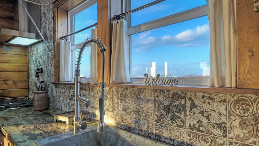 Fish Camp Buyout by Avantstay Unique 6bdr Escape, Private Pool + Views!