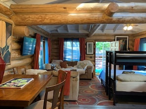 1 bedroom, desk, WiFi, bed sheets - FROG POND Cozy, streamside family cabin for 3 - 4 (Honokaa)