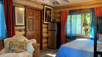 1 bedroom, desk, WiFi, bed sheets