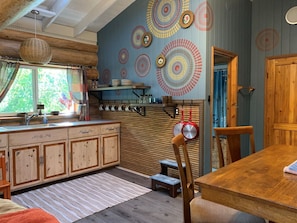 Dining - FROG POND Cozy, streamside family cabin for 3 - 4 (Honokaa)