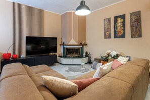 Smart TV, fireplace - A haven of pure relaxation and elegance. Be enraptured by the Sabine Suite. (Roma)