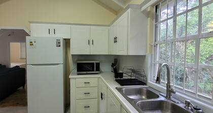 Charming 2-bedroom house in awesome Castries with WiFi, AC