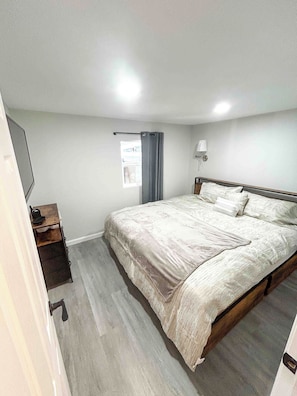 3 bedrooms, in-room safe, WiFi, bed sheets