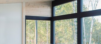 Bellevue: A cozy, Scandinavian-style cottage nestled on a hill.