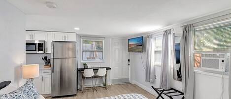 Bügeleisen/Bügelbrett, Reisekinderbett, WLAN, Bettwäsche