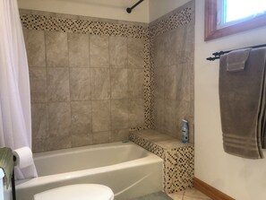 Shower, towels, toilet paper - Slice of Heaven on Highview! (Lost City)