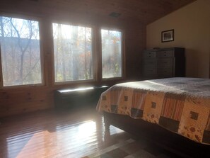 3 chambres, bureau, Wi-Fi gratuit, draps fournis