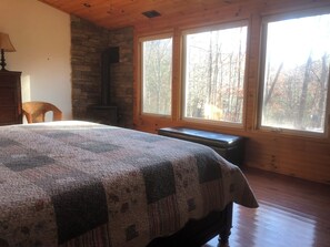 3 bedrooms, desk, free WiFi, bed sheets
