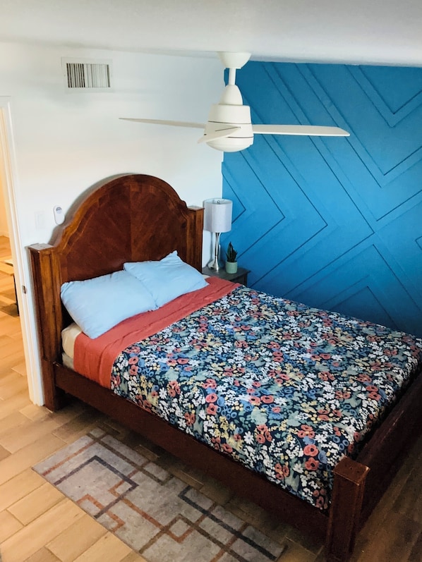 2 bedrooms, iron/ironing board, WiFi