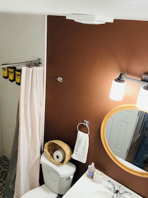 Bruser, hårtørrer, håndklæder, Sæbe