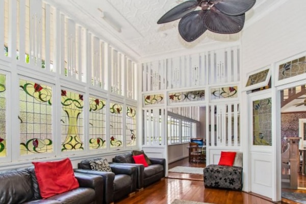 Coin salon dans le hall