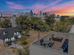 Outdoor dining - Rooftop Skyline View (Houston)