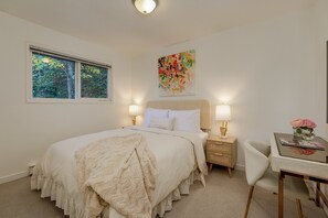 2 chambres, bureau, fer et planche à repasser, accès au Wi-Fi (inclus)