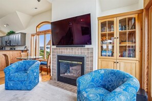 TV - "Summer Splendor" OCEAN VIEWS  Private Pool Hot Tub Direct Beach Access!! (Corolla)