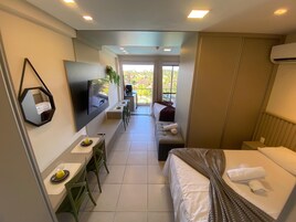 Deluxe Studio, Sea View | Laptop workspace, free WiFi