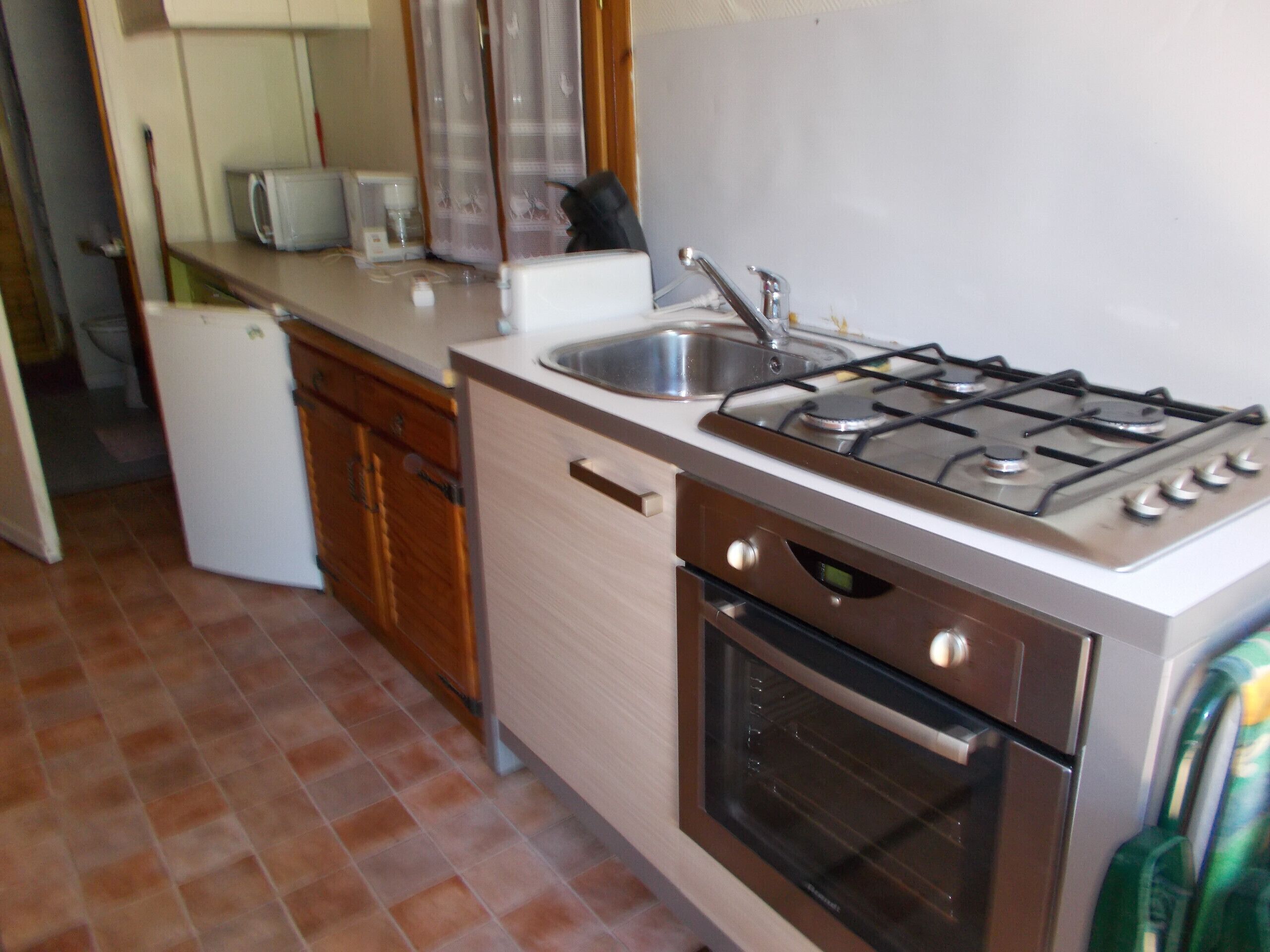 雪櫃、微波爐、焗爐、洗碗機