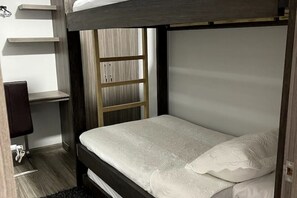 3 bedrooms, iron/ironing board, WiFi, bed sheets - 402° Beautiful Movistar Arena Apt.  (Bogotá)