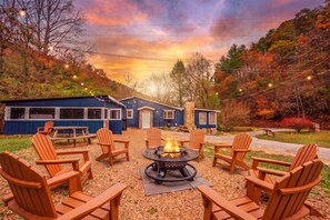 Property grounds - Location! ★ Game R. ★ Movie R. ★ Hot Tub ★ Fire Pit ★ King Beds ★ Dollywood! (Sevierville)