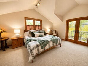 3 bedrooms, desk, iron/ironing board, free WiFi