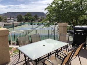Outdoor dining - Spacious St. George Condo - Outdoor Storage! (St. George)