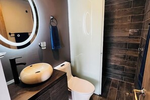 Douche, sèche-cheveux