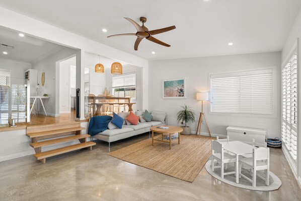Interior - Fintry Beach House - Sand & Sea (CULBURRA BEACH)