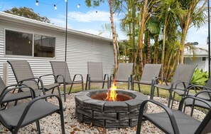 Property grounds - Fintry Beach House - Sand & Sea (CULBURRA BEACH)