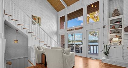 Luxury lake house in SC with mountain views!