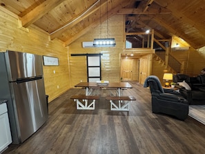 Dining - NEW Charming 3-bedroom cabin with WiFi, Hot Tub & ATV trailer parking in RRG (Stanton)