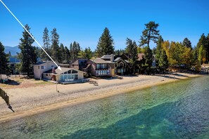 On the beach - Lake Tahoe Luxury Beachfront Retreat Casa Bijou Luxe9 (South Lake Tahoe)