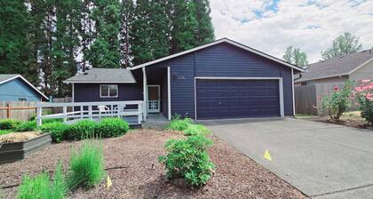 Charming 3-bedroom house with King Bed in fabulous Beaverton