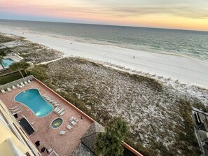 Pool - Seacrest 709 - New Rental - Affordable Luxury Gulf Front Corner Unit (Gulf Shores)