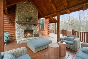Terrace/patio - Deer Trail Lodge | Hocking Hills (Laurelville)