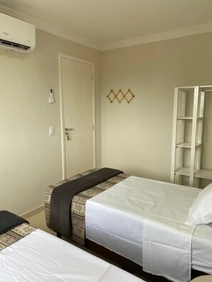 2 slaapkamers, een bureau, een strijkplank/strijkijzer, wifi