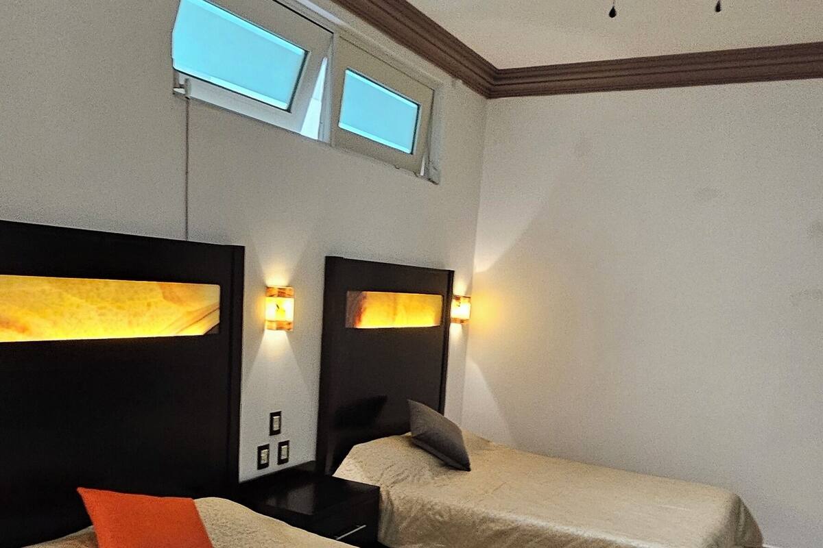 Quarto quádruplo | Ferros/tábuas de passar roupa, Wi-Fi de cortesia