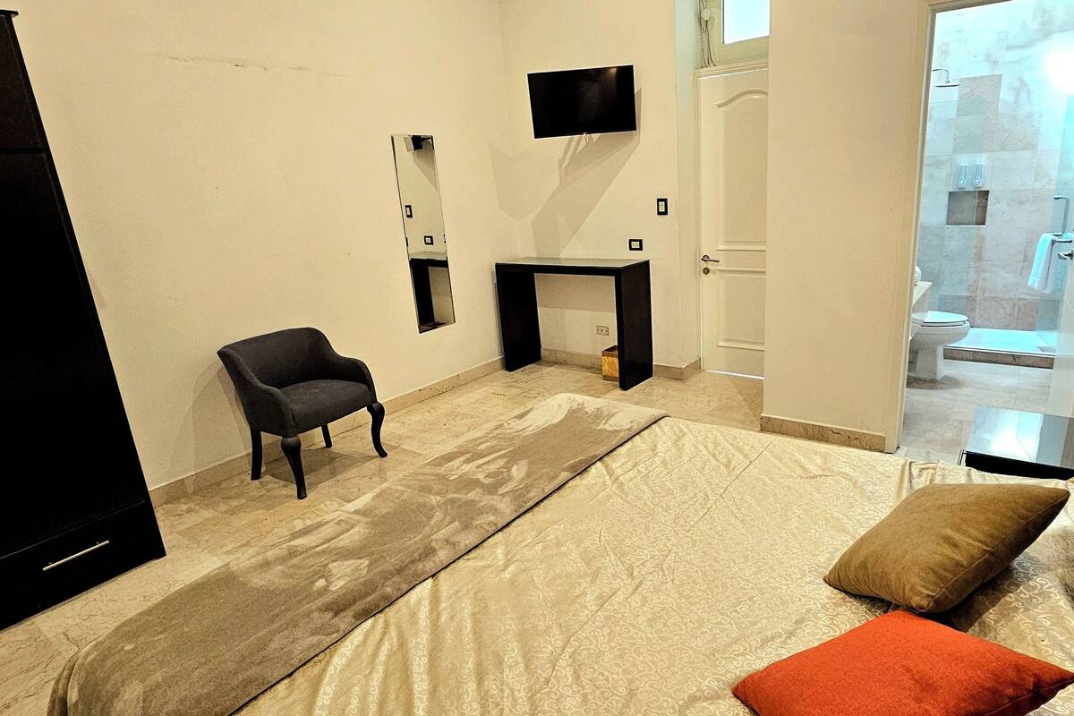 Quarto triplo | Ferros/tábuas de passar roupa, Wi-Fi de cortesia