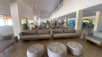 Estúdio luxo, vista para a piscina | Vista para o resort