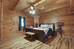 5 bedrooms, in-room safe, desk, iron/ironing board