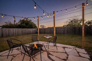 Terrace/patio - Beautiful Remodeled Home 4 minutes from Kyle Field! (College Station)