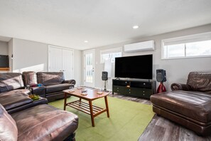 Una Smart TV, una oficina