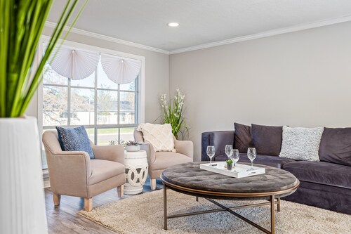 Beautiful Remodeled Home 4 minutes from Kyle Field!