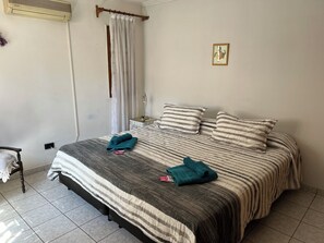 3 室のベッドルーム、アイロン / アイロン台、WiFi (無料)、ベッドシーツ