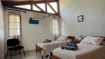 3 habitaciones, tabla de planchar con plancha y wifi gratis