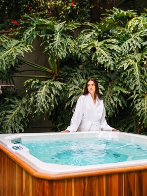 Bain à remous extérieur